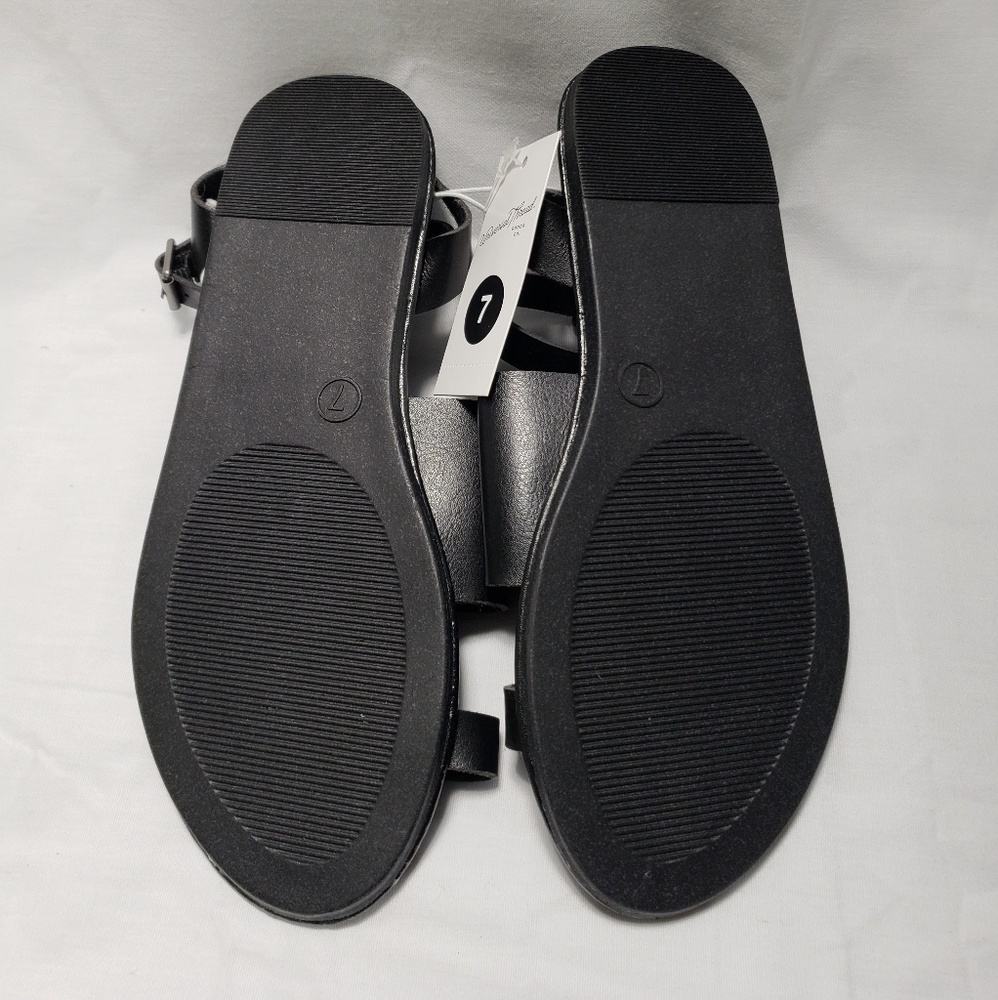 Universal Thread Black Sandals - Picture 4 of 8